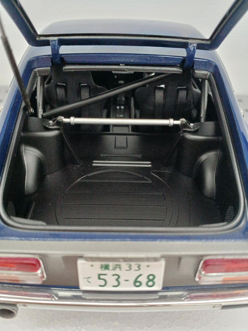 Cargue la imagen en el visor de la galería, AUTOart Fairlady Z (S30) "Devil Z" 1/18 Scale Model Car– Used