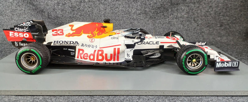 Laden Sie das Bild in Galerie -Viewer, SPARK 18S605 1/18 Scale Diecast Car– Used