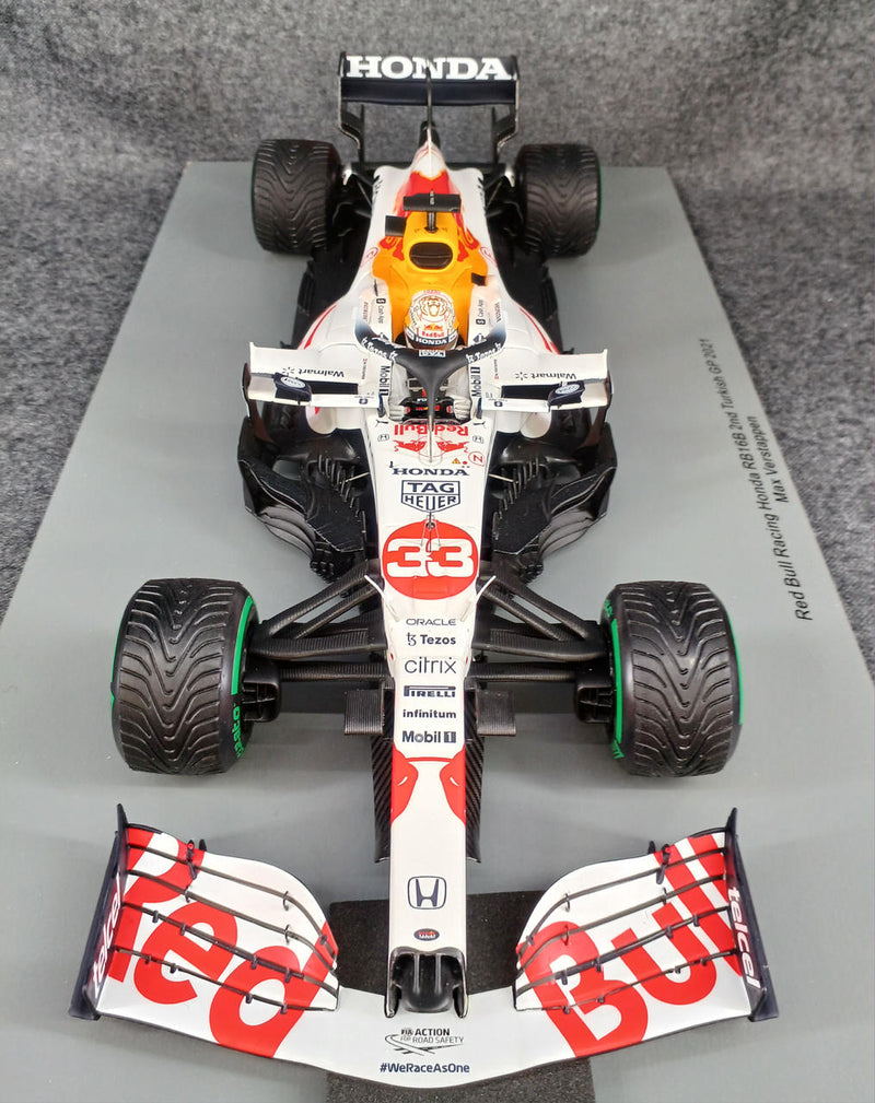 Laden Sie das Bild in Galerie -Viewer, SPARK 18S605 1/18 Scale Diecast Car– Used