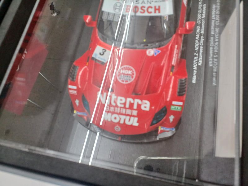 Laden Sie das Bild in Galerie -Viewer, SPARK 1/18 Niterra Motul Z SUPER GT Scale Model Car– Used
