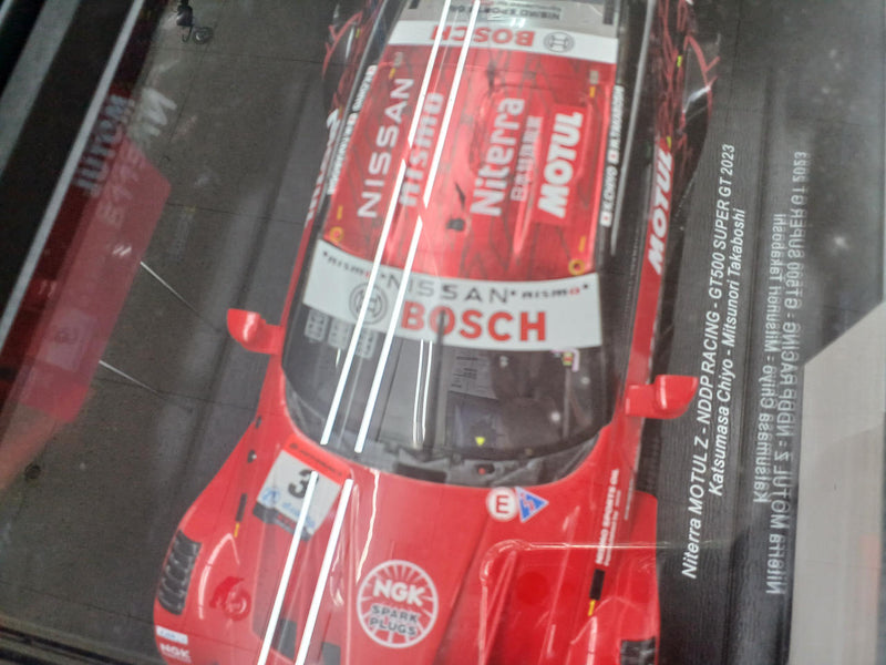 Laden Sie das Bild in Galerie -Viewer, SPARK 1/18 Niterra Motul Z SUPER GT Scale Model Car– Used