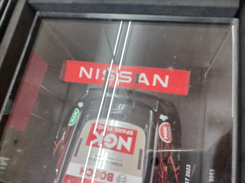 Laden Sie das Bild in Galerie -Viewer, SPARK 1/18 Niterra Motul Z SUPER GT Scale Model Car– Used