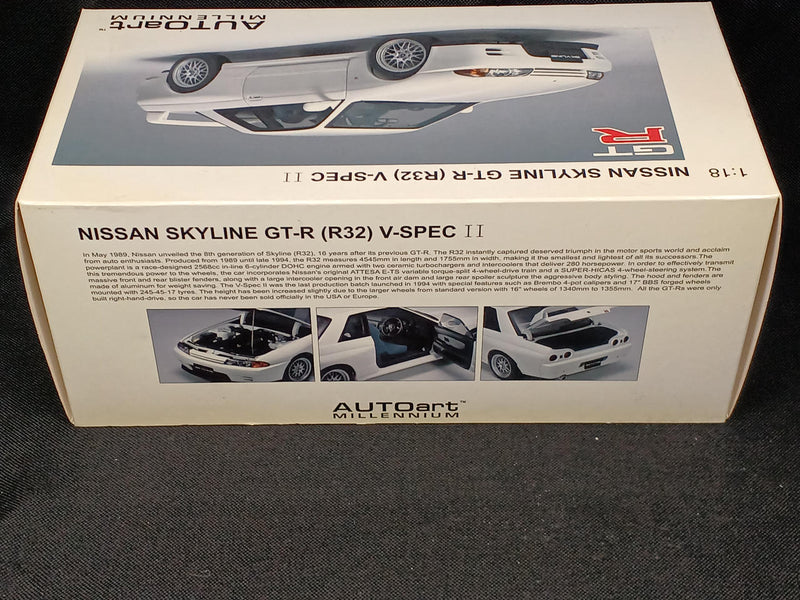 Laden Sie das Bild in Galerie -Viewer, AUTOART 1/18 NISSAN SKYLINE GT-R (R32) V-SPEC II Scale Model Car– Used
