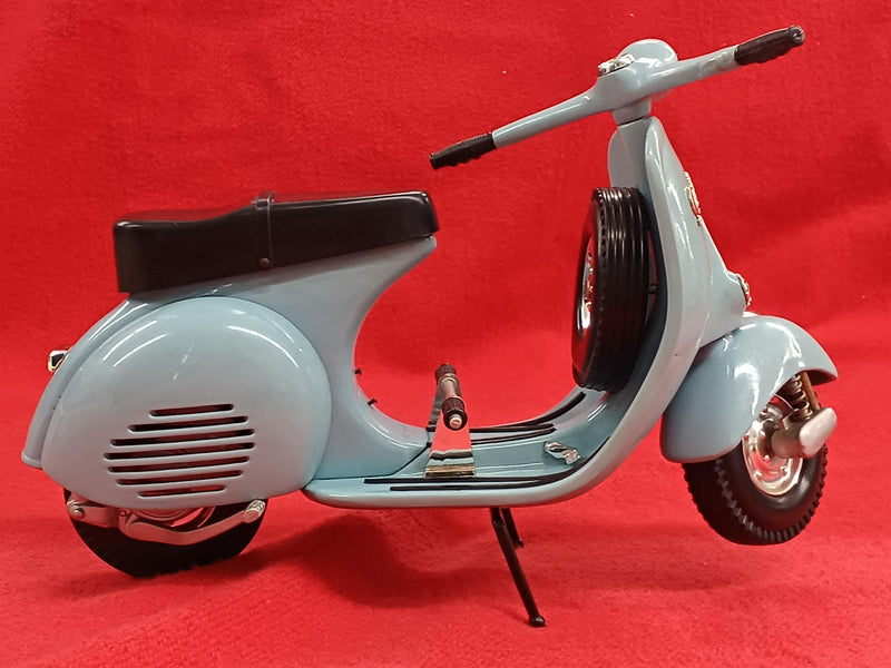 Carica immagine in Galleria Viewer, XONEX PIAGGIO LIMITED EDITION 1/6 VESPA 150 "SPORTIQUE" Scale Model– Used