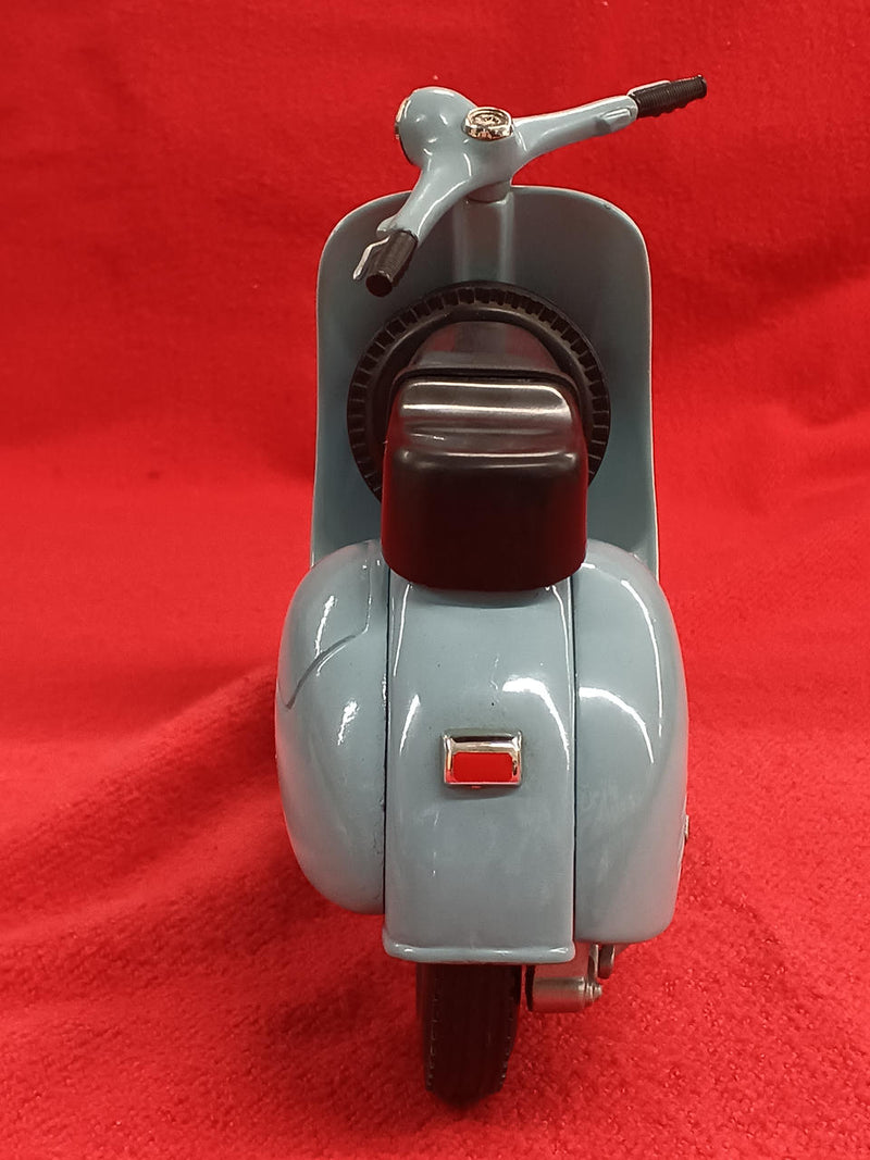 Carica immagine in Galleria Viewer, XONEX PIAGGIO LIMITED EDITION 1/6 VESPA 150 "SPORTIQUE" Scale Model– Used