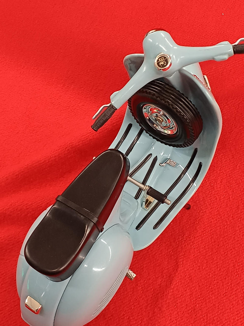 Carica immagine in Galleria Viewer, XONEX PIAGGIO LIMITED EDITION 1/6 VESPA 150 "SPORTIQUE" Scale Model– Used