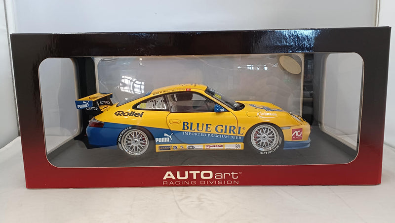 Laden Sie das Bild in Galerie -Viewer, AUTOart 1/18 Porsche 911 '05 GT3 Cup Macau Winner 1/18 Scale Car– Used
