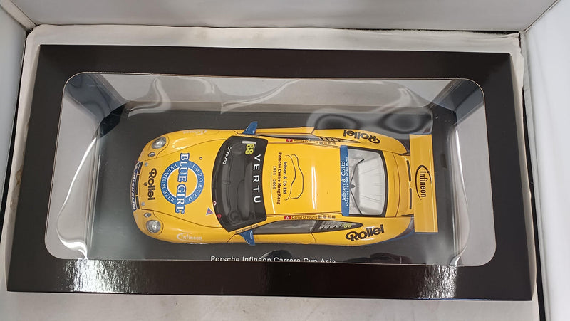Laden Sie das Bild in Galerie -Viewer, AUTOart 1/18 Porsche 911 '05 GT3 Cup Macau Winner 1/18 Scale Car– Used