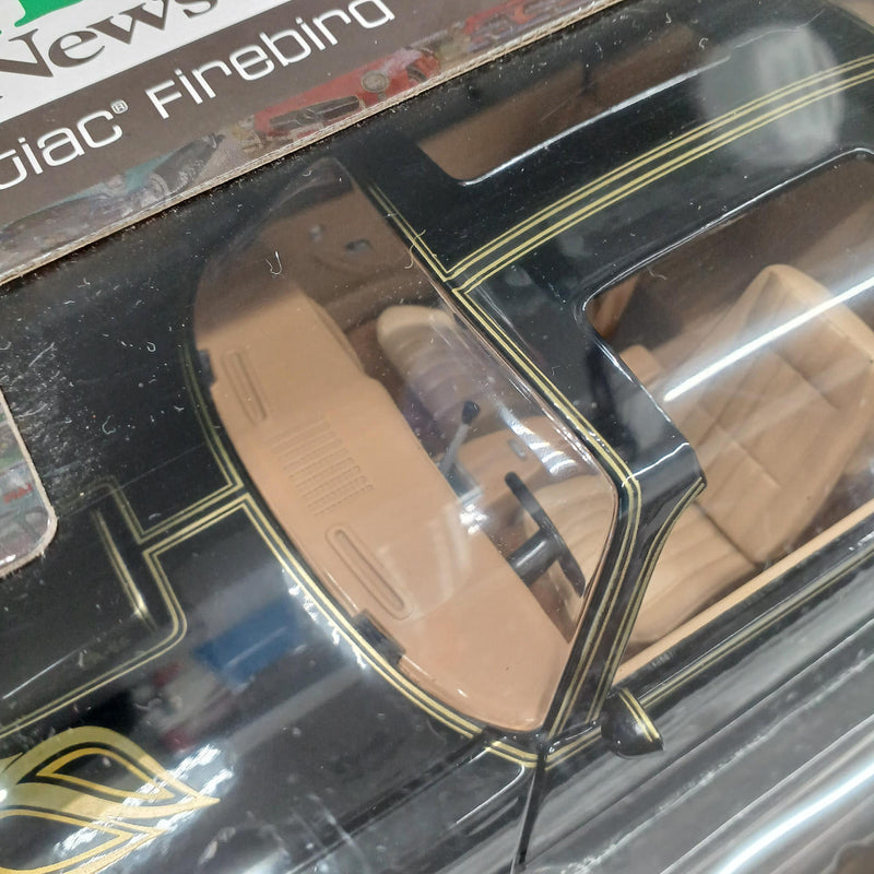 Carica immagine in Galleria Viewer, AMERICAN MUSCLE 1977 PONTIAC FIREBIRD TRANS AM 1/18 Scale Diecast Car– Used