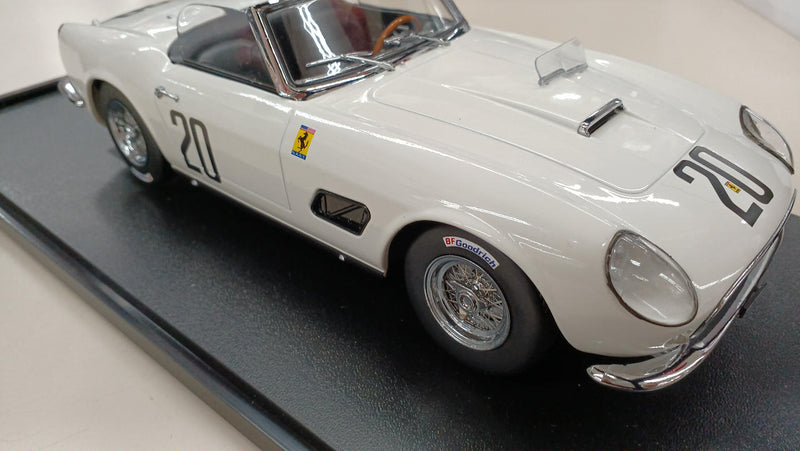 Carica immagine in Galleria Viewer, KK SCALE 1/18 Ferrari 250GT SWB 1960 Diecast Model Car