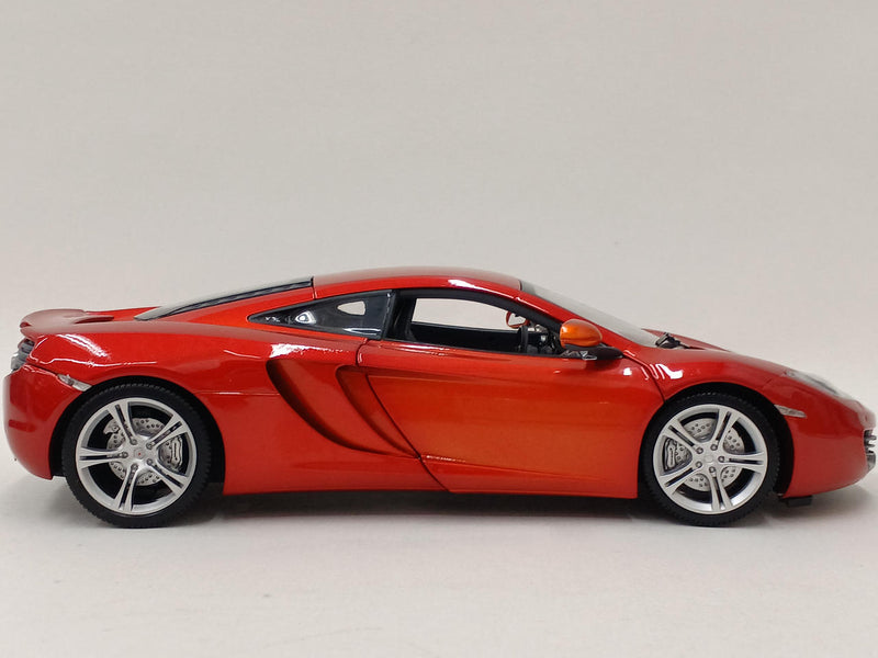 Carica immagine in Galleria Viewer, MINICHAMPS 519101330 1/18 McLaren MP4-12C Diecast Model Car