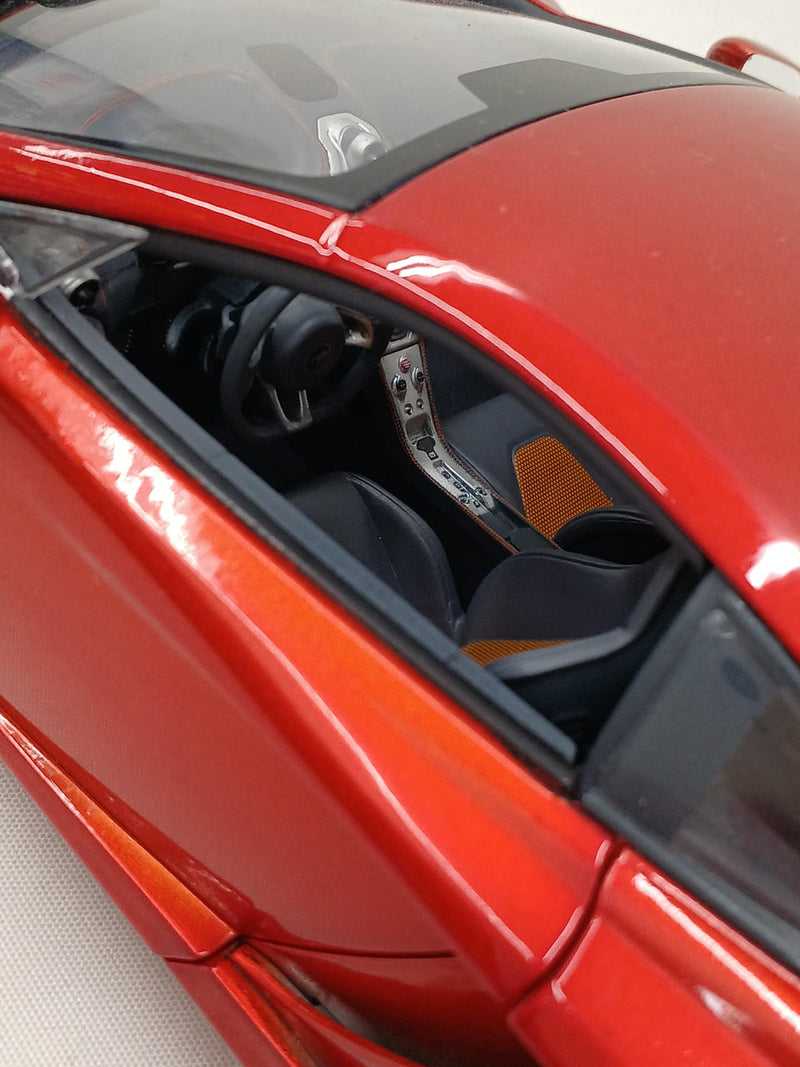 Carica immagine in Galleria Viewer, MINICHAMPS 519101330 1/18 McLaren MP4-12C Diecast Model Car