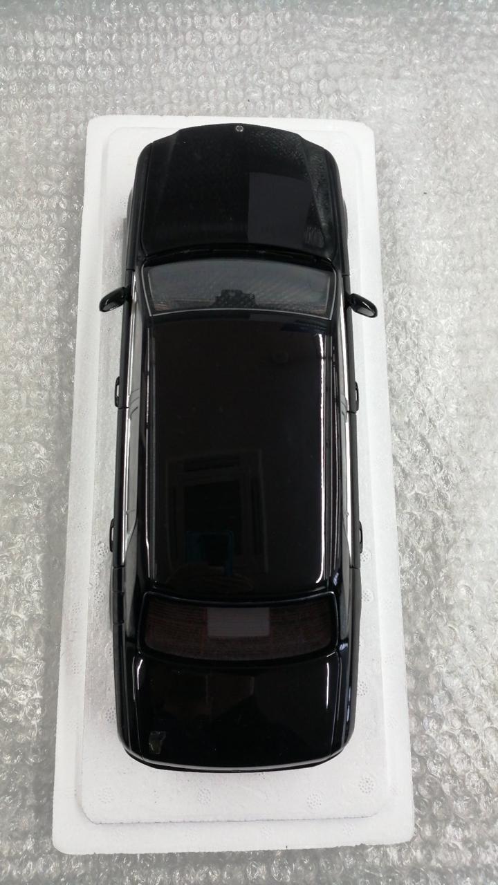 Carica immagine in Galleria Viewer, AUTOart CENTURY 1/18 Diecast Car– Used