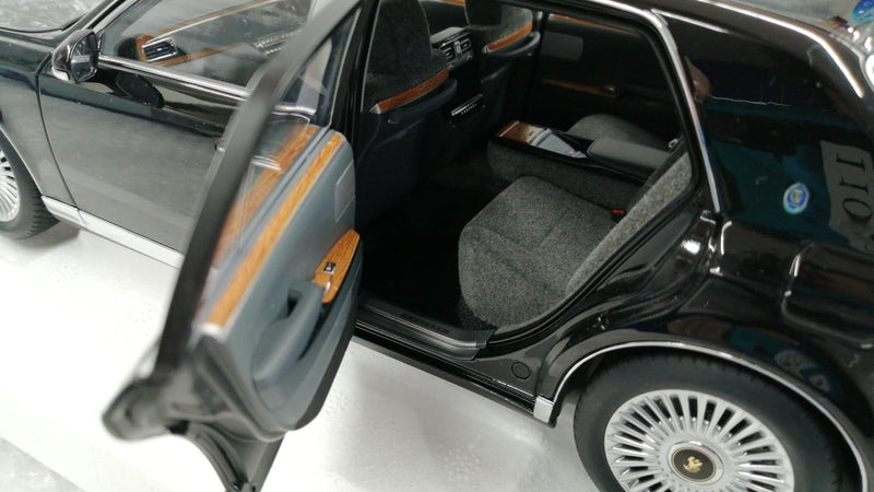 Carica immagine in Galleria Viewer, AUTOart CENTURY 1/18 Diecast Car– Used
