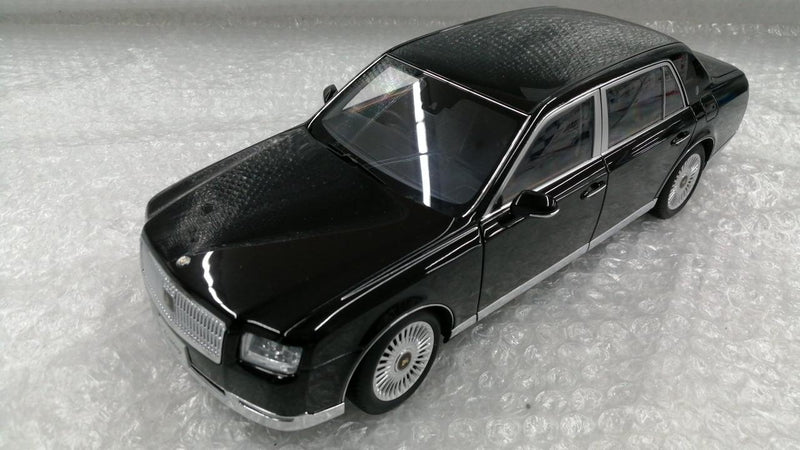 Load image into Gallery viewer, AUTOART Toyota Century 1/18 Scale Model– Used
