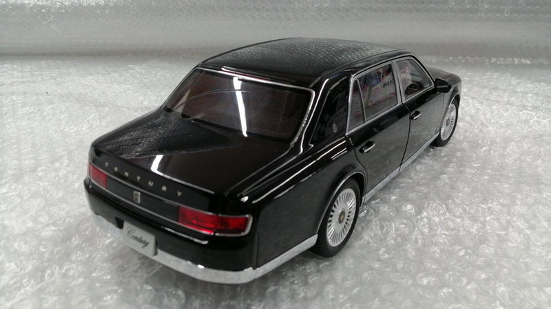 Load image into Gallery viewer, AUTOART Toyota Century 1/18 Scale Model– Used