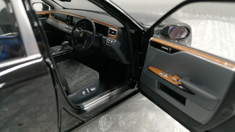 Load image into Gallery viewer, AUTOART Toyota Century 1/18 Scale Model– Used
