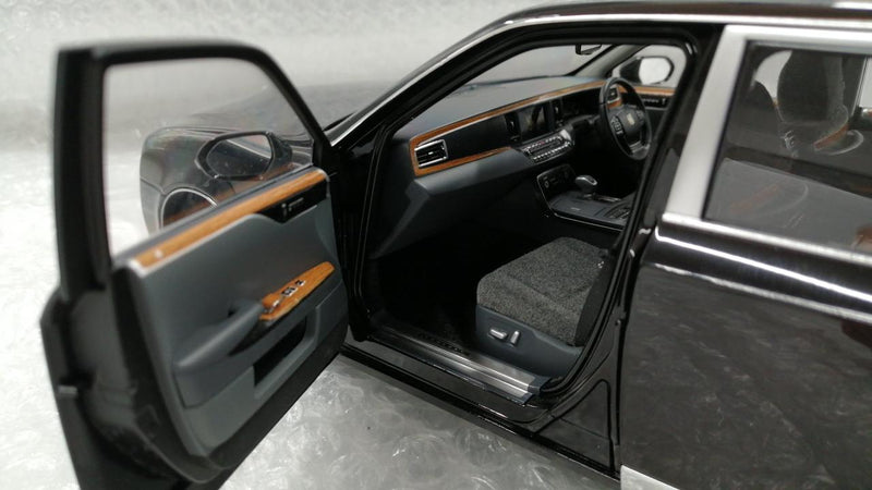 Load image into Gallery viewer, AUTOART Toyota Century 1/18 Scale Model– Used