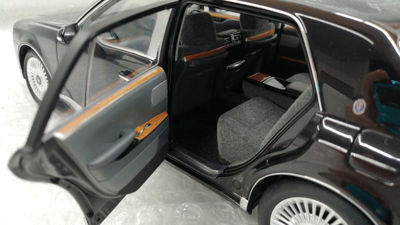 Load image into Gallery viewer, AUTOART Toyota Century 1/18 Scale Model– Used