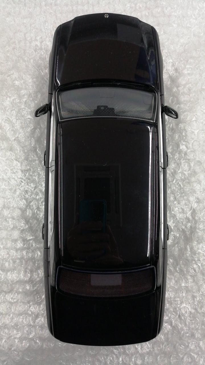 Load image into Gallery viewer, AUTOART Toyota Century 1/18 Scale Model– Used