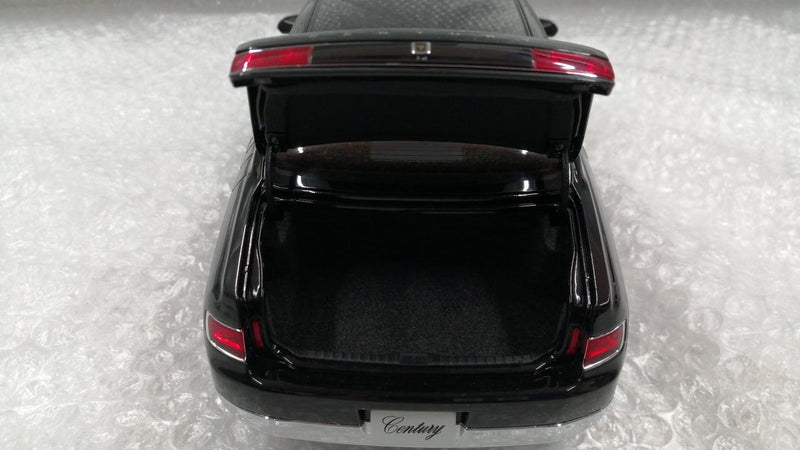 Load image into Gallery viewer, AUTOART Toyota Century 1/18 Scale Model– Used