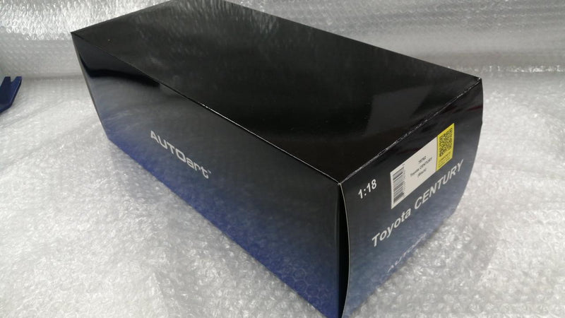 Load image into Gallery viewer, AUTOART Toyota Century 1/18 Scale Model– Used