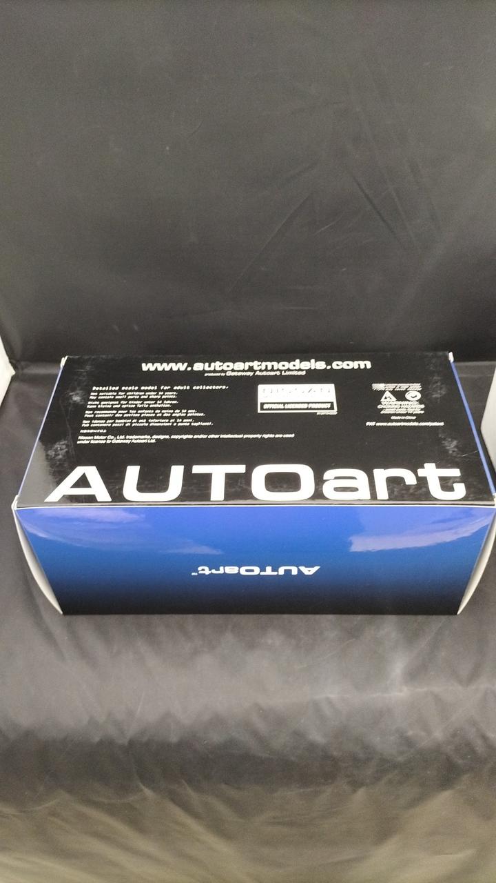 Load image into Gallery viewer, AUTOart NISSAN SKYLINE GT-R (R34) V-SPEC 1/18 Model Car– Used
