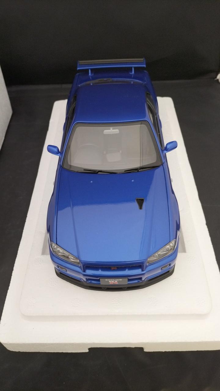 Load image into Gallery viewer, AUTOart NISSAN SKYLINE GT-R (R34) V-SPEC 1/18 Model Car– Used