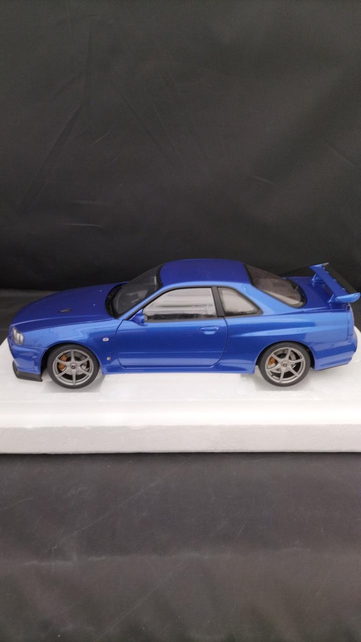 Load image into Gallery viewer, AUTOart NISSAN SKYLINE GT-R (R34) V-SPEC 1/18 Model Car– Used