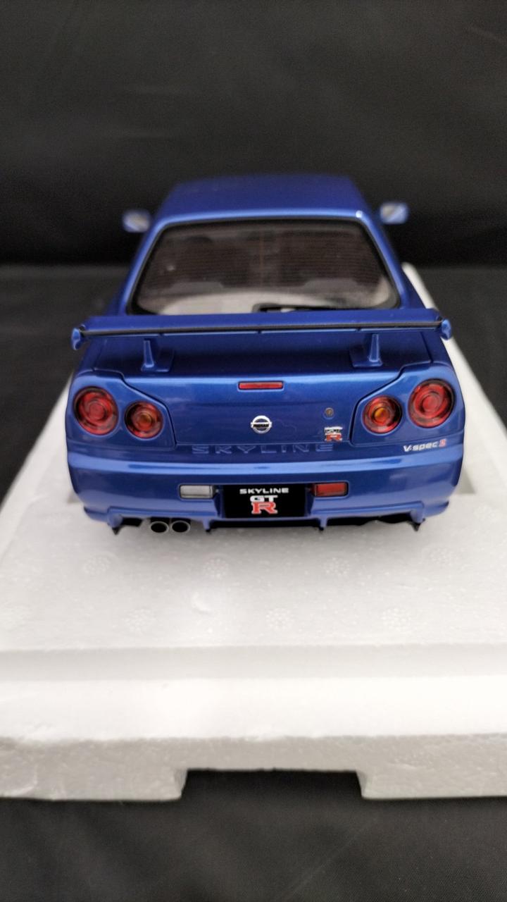 Load image into Gallery viewer, AUTOart NISSAN SKYLINE GT-R (R34) V-SPEC 1/18 Model Car– Used