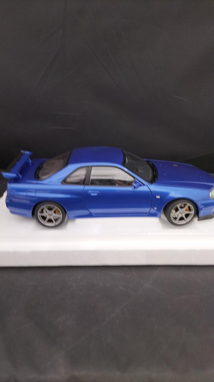 Load image into Gallery viewer, AUTOart NISSAN SKYLINE GT-R (R34) V-SPEC 1/18 Model Car– Used
