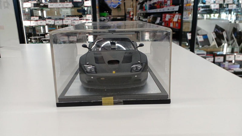 Laden Sie das Bild in Galerie -Viewer, SPARK Ferrari 575 GTC Model Car– Used