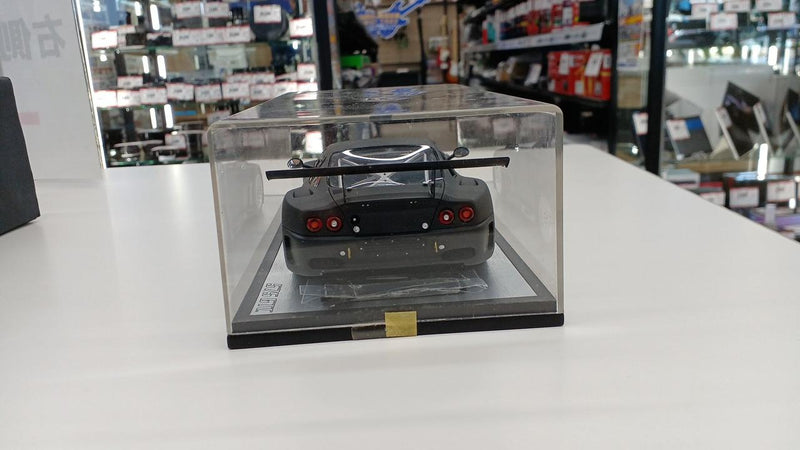 Laden Sie das Bild in Galerie -Viewer, SPARK Ferrari 575 GTC Model Car– Used