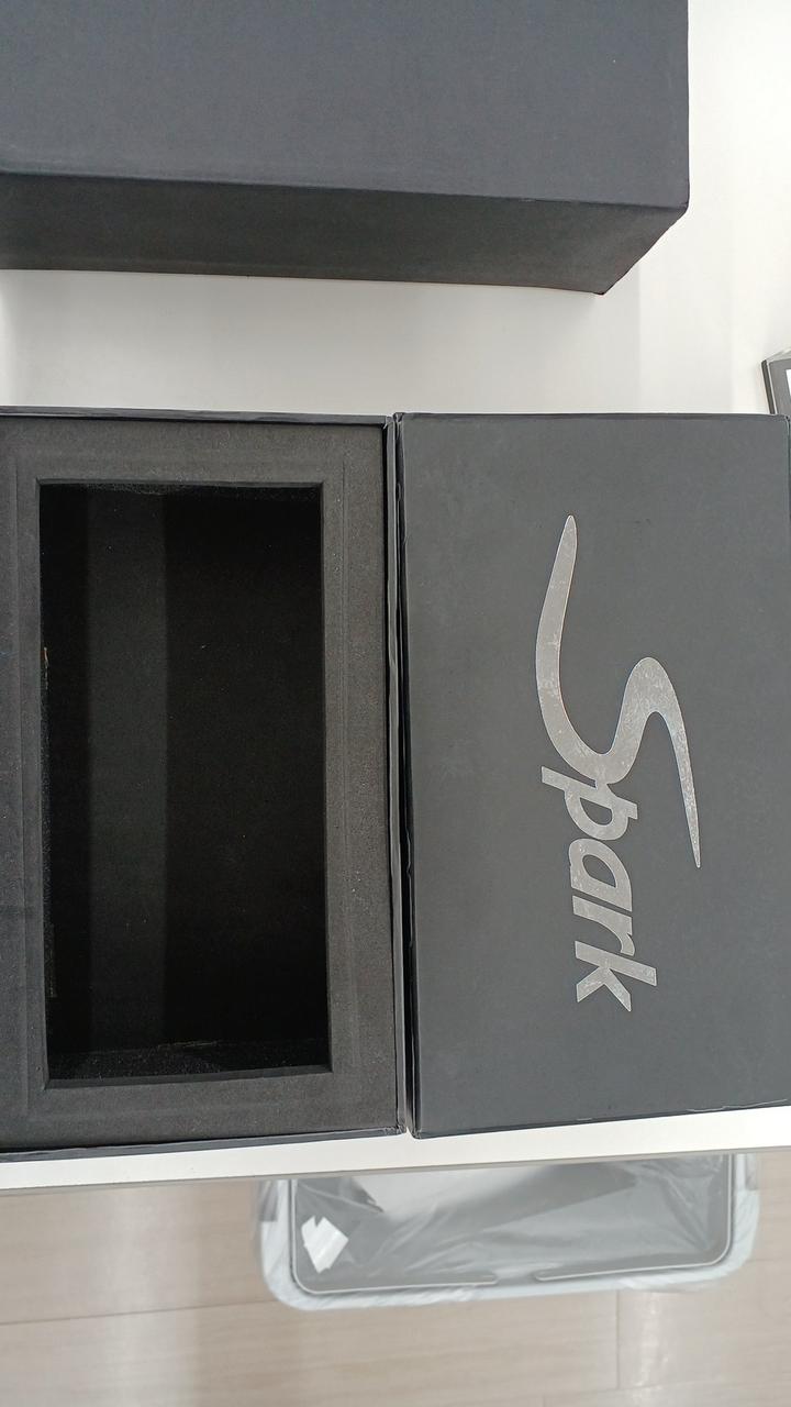 Laden Sie das Bild in Galerie -Viewer, SPARK Ferrari 575 GTC Model Car– Used