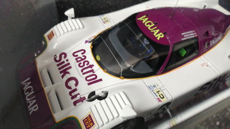 Laden Sie das Bild in Galerie -Viewer, SPARK Jaguar XJR-12 1/24 Scale Model Car– Used