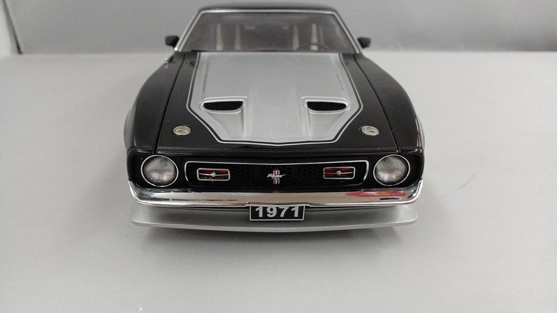 Load image into Gallery viewer, AUTOART MILLENNIUM 1/18 FORD MUSTANG MACH I FASTBACK '71 (Black)– Used