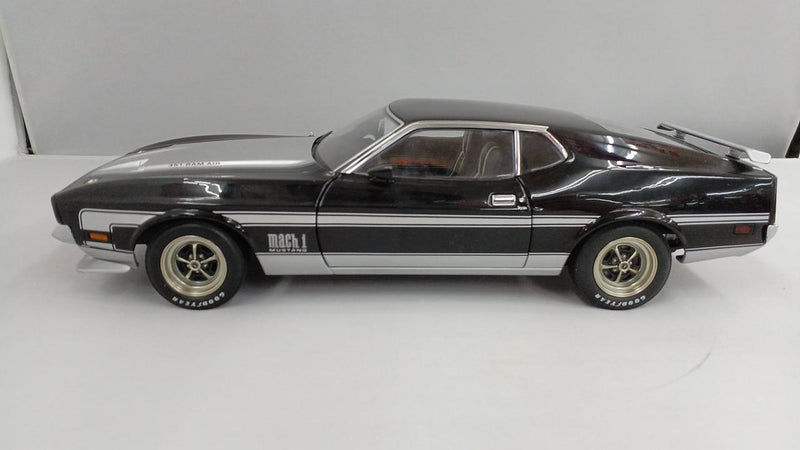 Load image into Gallery viewer, AUTOART MILLENNIUM 1/18 FORD MUSTANG MACH I FASTBACK '71 (Black)– Used