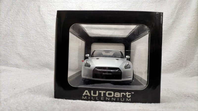 Load image into Gallery viewer, AUTOart NISSAN GT-R 1/18 Diecast Car– Used