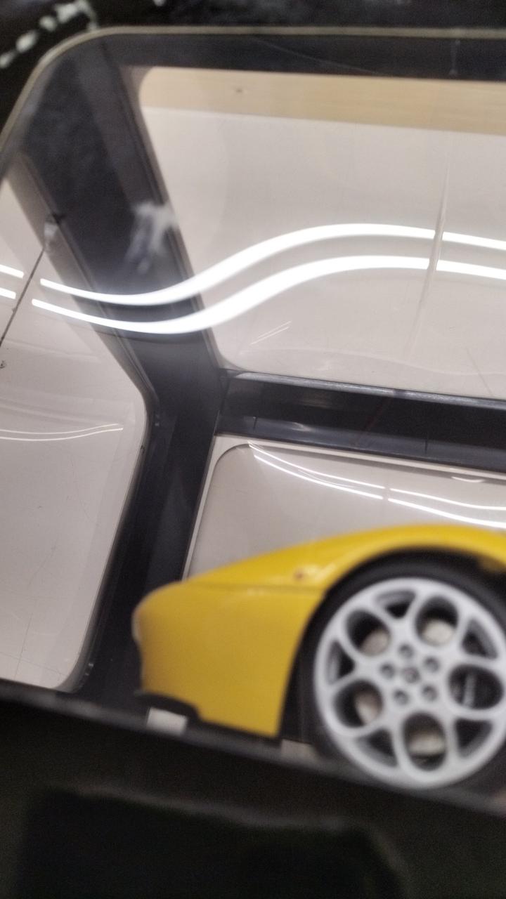 Load image into Gallery viewer, AUTOart LAMBORGHINI DIABLO 6.0 1/18 Scale Car– Used