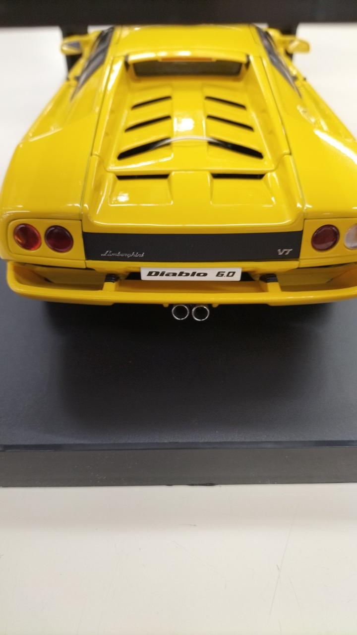 Load image into Gallery viewer, AUTOart LAMBORGHINI DIABLO 6.0 1/18 Scale Car– Used