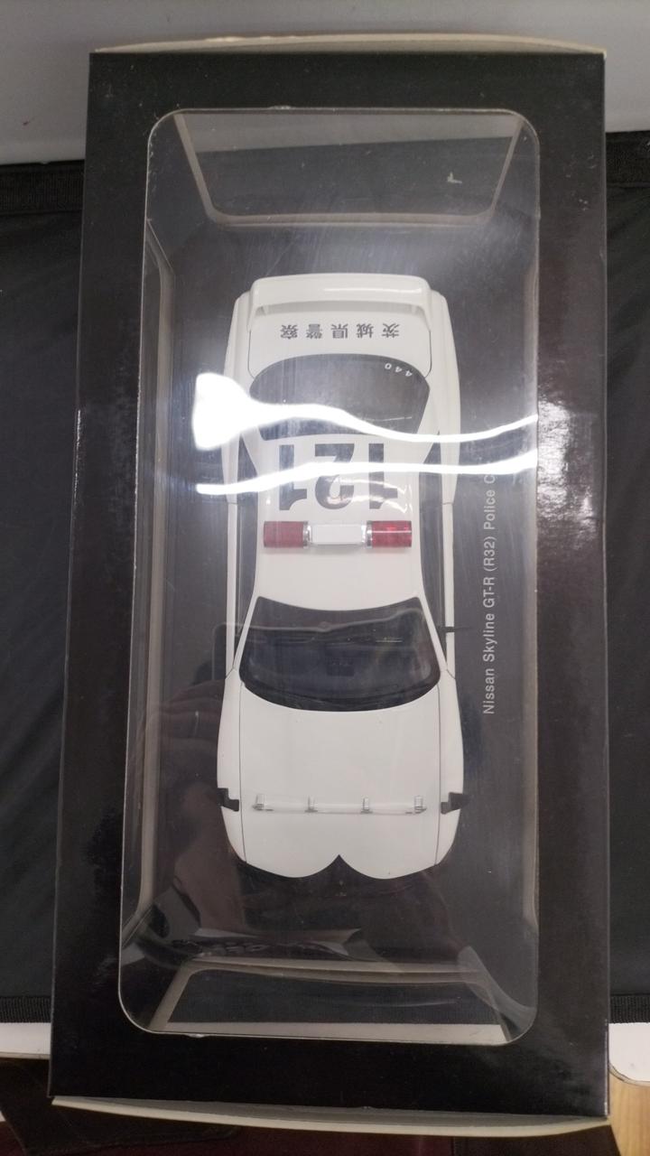 Load image into Gallery viewer, AUTOART Police Car Ibaraki Prefecture #121 Nissan Skyline GT-R R32 1/18– Used