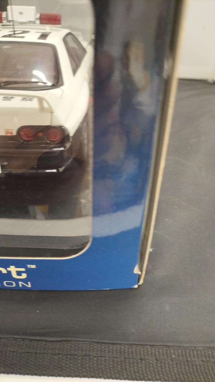 Load image into Gallery viewer, AUTOART Police Car Ibaraki Prefecture #121 Nissan Skyline GT-R R32 1/18– Used