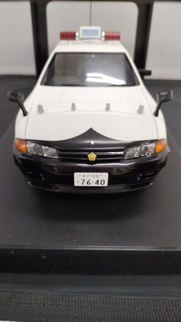 Load image into Gallery viewer, AUTOART Police Car Ibaraki Prefecture #121 Nissan Skyline GT-R R32 1/18– Used