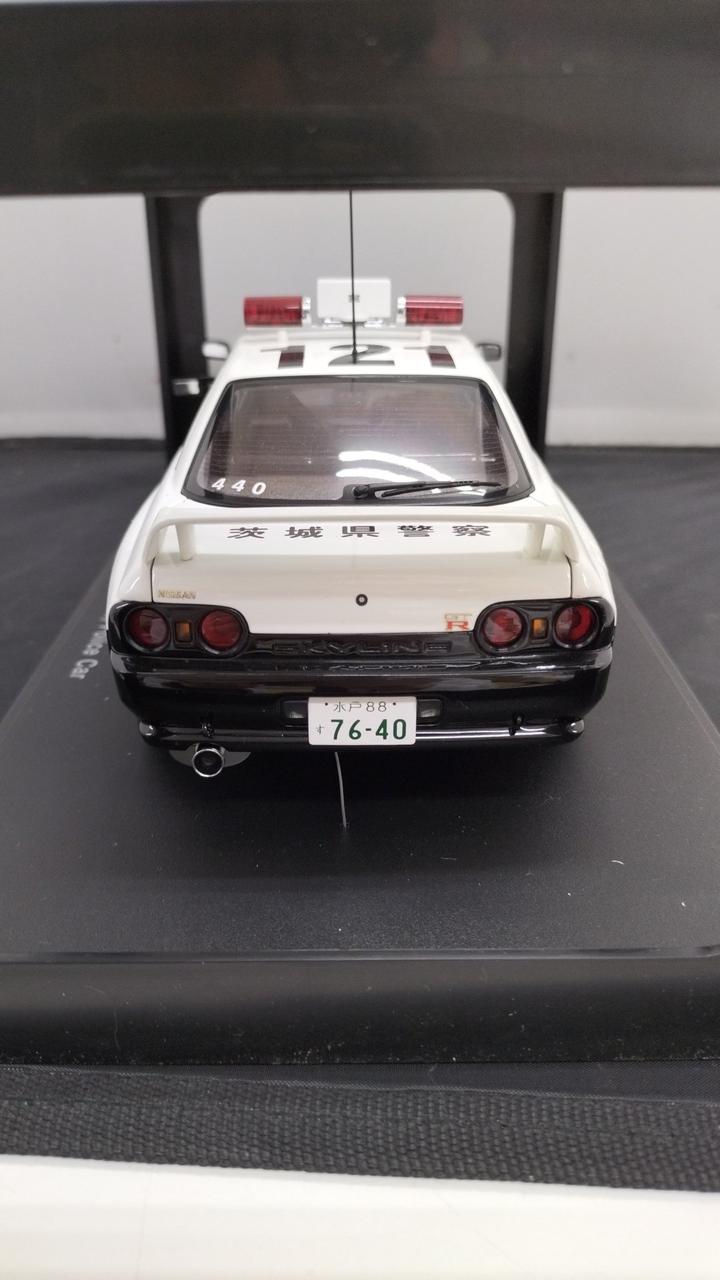 Load image into Gallery viewer, AUTOART Police Car Ibaraki Prefecture #121 Nissan Skyline GT-R R32 1/18– Used