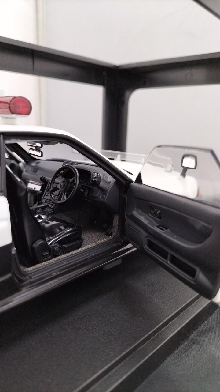 Load image into Gallery viewer, AUTOART Police Car Ibaraki Prefecture #121 Nissan Skyline GT-R R32 1/18– Used