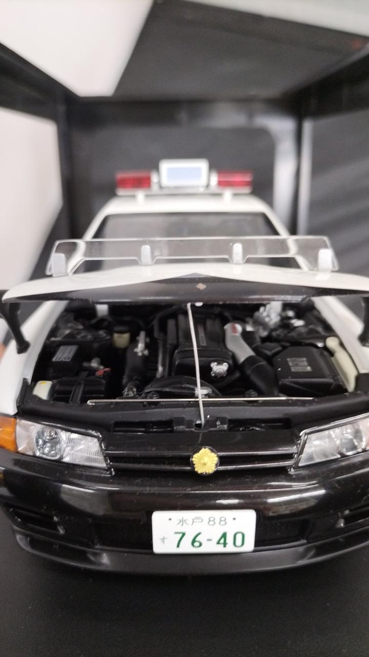 Load image into Gallery viewer, AUTOART Police Car Ibaraki Prefecture #121 Nissan Skyline GT-R R32 1/18– Used