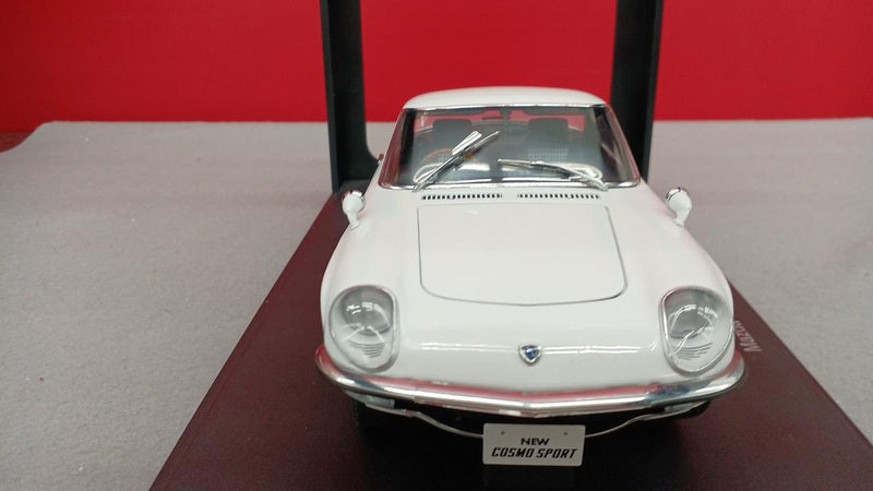 Load image into Gallery viewer, AUTOart MILLENNIUM MAZDA COSMO SPORT White 1/18 Scale Car– Used