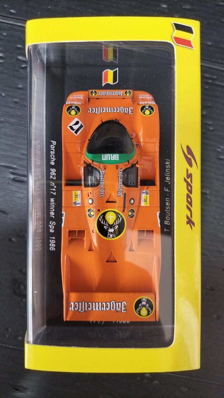 Laden Sie das Bild in Galerie -Viewer, SPARK Porsche 962C #17 WINNER SPA 1986 1/43 Scale Car– Used