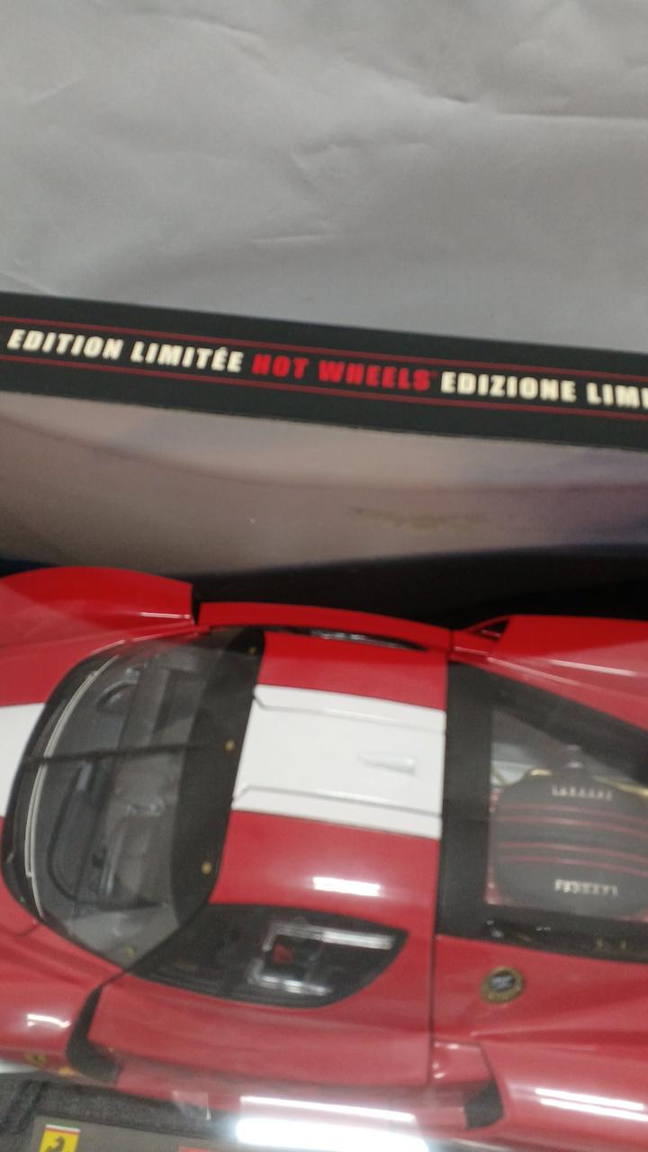Chargez l'image dans la visionneuse de la galerie, MATTEL Hot Wheels 1:18 Ferrari FXX Scale Model Car– Used