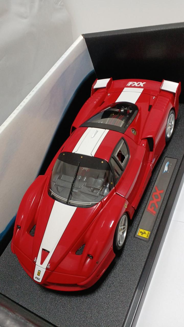 Chargez l'image dans la visionneuse de la galerie, MATTEL Hot Wheels 1:18 Ferrari FXX Scale Model Car– Used